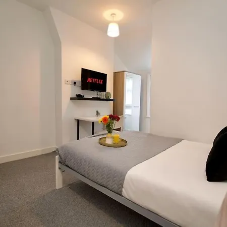 Gordon House - Fully Furnished, Tvs In All Rooms, Free Parking, Netflix, Walk To City Centre Coventry Exterior photo