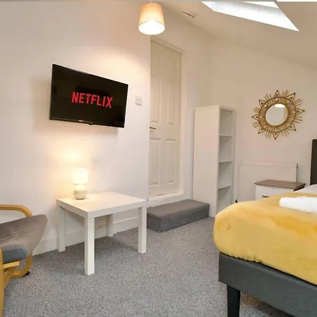 Gordon House - Fully Furnished, Tvs In All Rooms, Free Parking, Netflix, Walk To City Centre Coventry Exterior photo