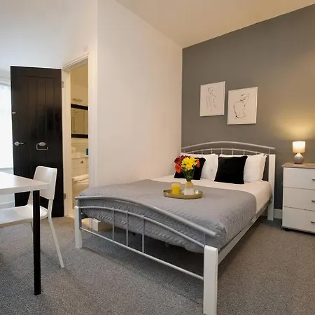 Gordon House - Fully Furnished, Tvs In All Rooms, Free Parking, Netflix, Walk To City Centre Coventry Exterior photo