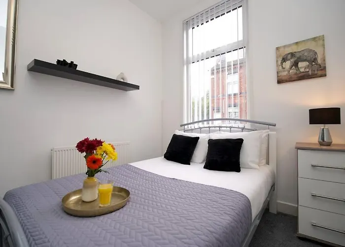 Gordon House - Fully Furnished, Tvs In All Rooms, Free Parking, Netflix, Walk To City Centre