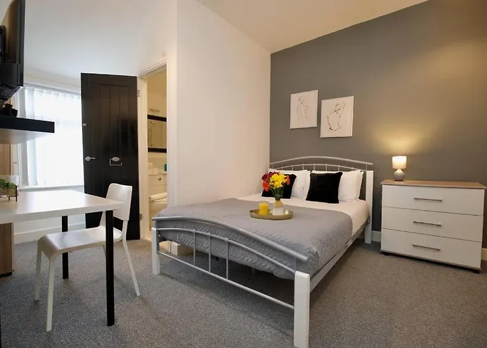Gordon House - Fully Furnished, Tvs In All Rooms, Free Parking, Netflix, Walk To City Centre