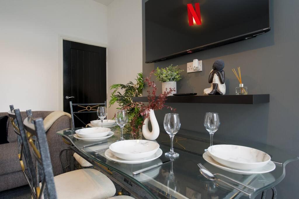 Gordon House - Fully Furnished, Tvs In Rooms, Free Parking, Netflix, Walk To Centre *