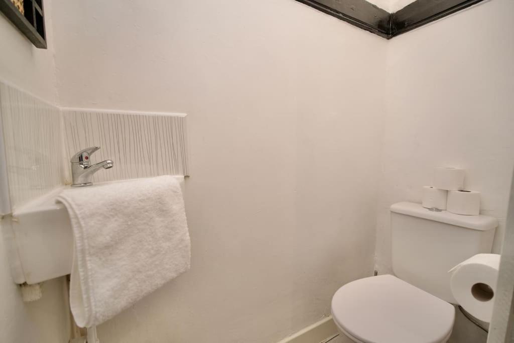 Gordon House - Fully Furnished, Tvs In Rooms, Free Parking, Netflix, Walk To Centre *