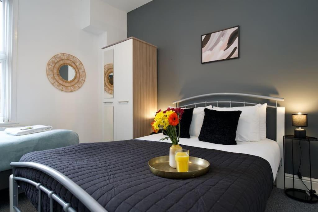 Gordon House - Fully Furnished, Tvs In Rooms, Free Parking, Netflix, Walk To Centre Holiday home *