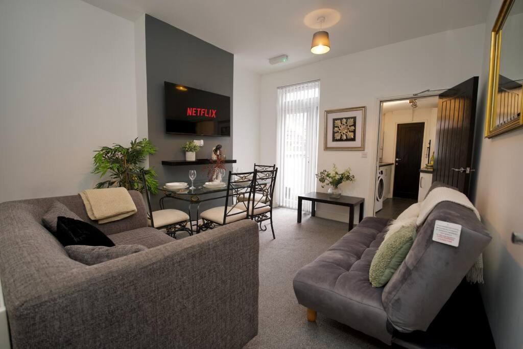 Gordon House - Fully Furnished, Tvs In Rooms, Free Parking, Netflix, Walk To Centre